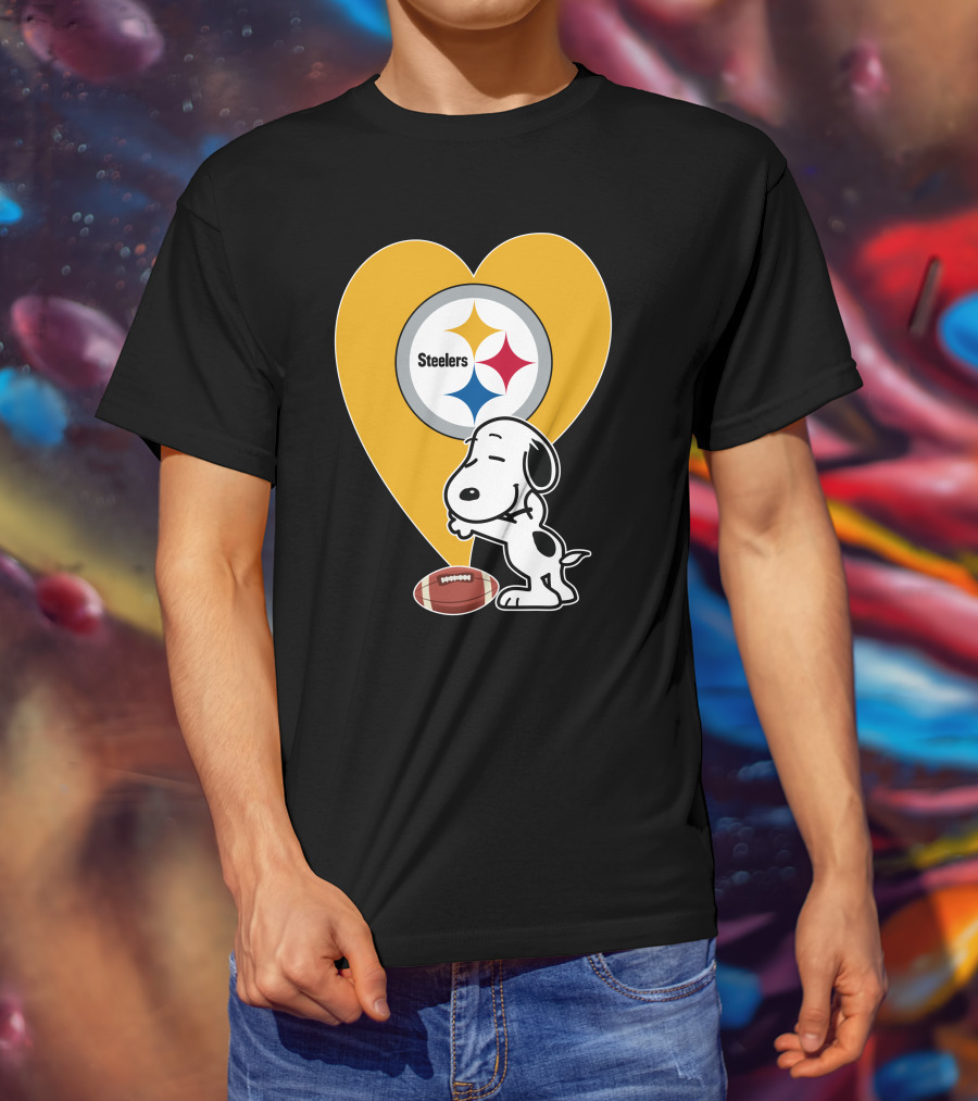 Pittsburgh Steelers Snoopy Hug Heart Football T-Shirt
