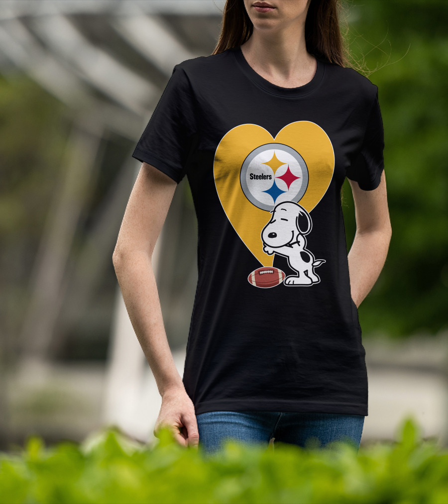 Pittsburgh Steelers Snoopy Hug Heart Football T-Shirt