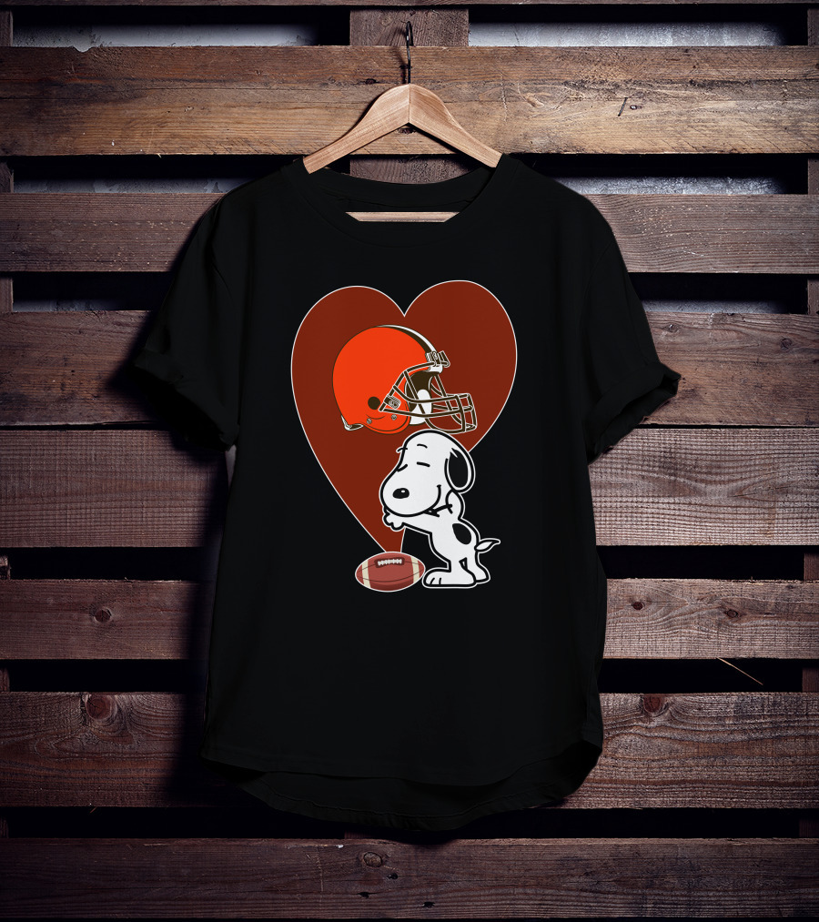 Cleveland Browns Snoopy Heart Football Helmet Hug T-Shirt