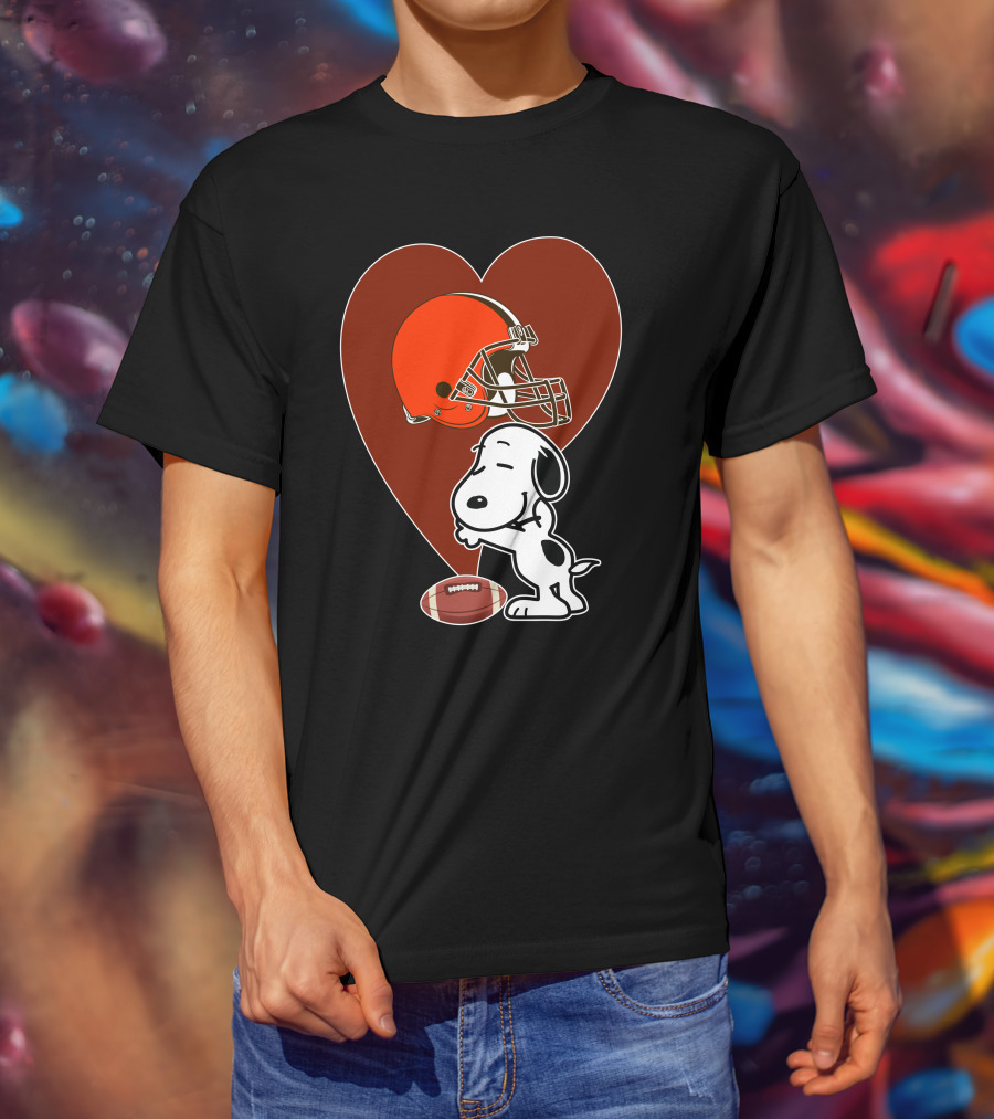 Cleveland Browns Snoopy Heart Football Helmet Hug T-Shirt