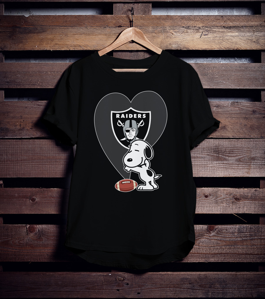 Las Vegas Raiders Snoopy Football Heart Hug T-Shirt