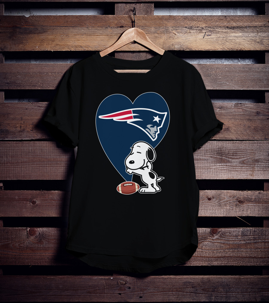 Snoopy Hugging New England Patriots Heart With Football T-Shirt