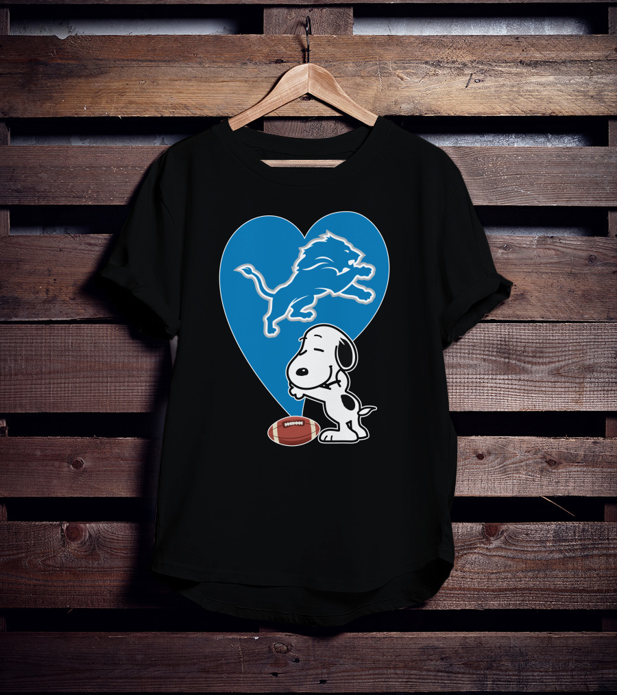 Detroit Lions Snoopy Heart Balloon Football Hug T-Shirt