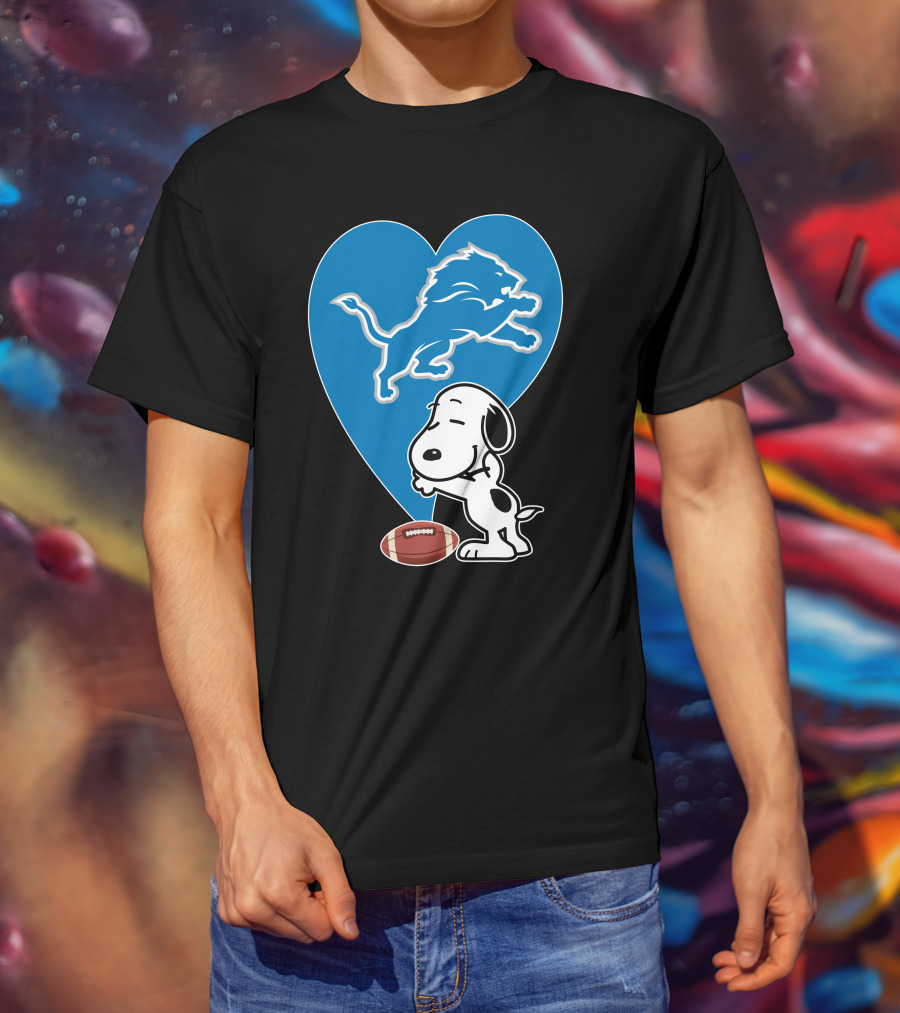 Detroit Lions Snoopy Heart Balloon Football Hug T-Shirt