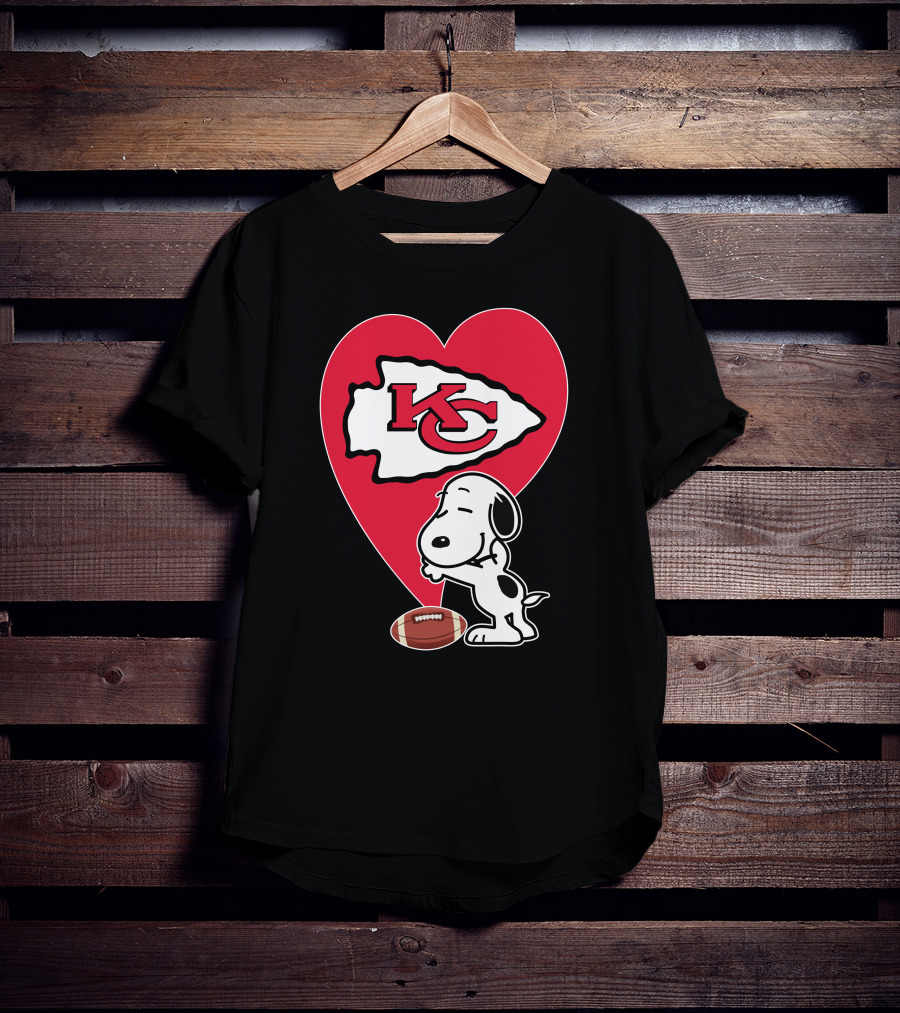 Kansas City Chiefs Heart Snoopy Football Hug T-Shirt