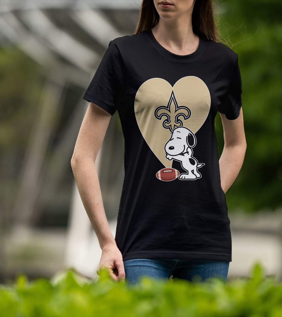 New Orleans Saints Snoopy Hug Heart Fleur-de-Lis Football T-Shirt