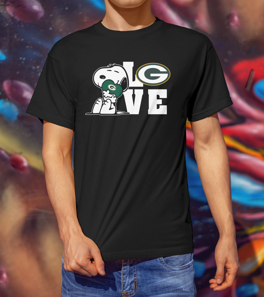 Snoopy Holding Green Bay Packers Football Love T-Shirt