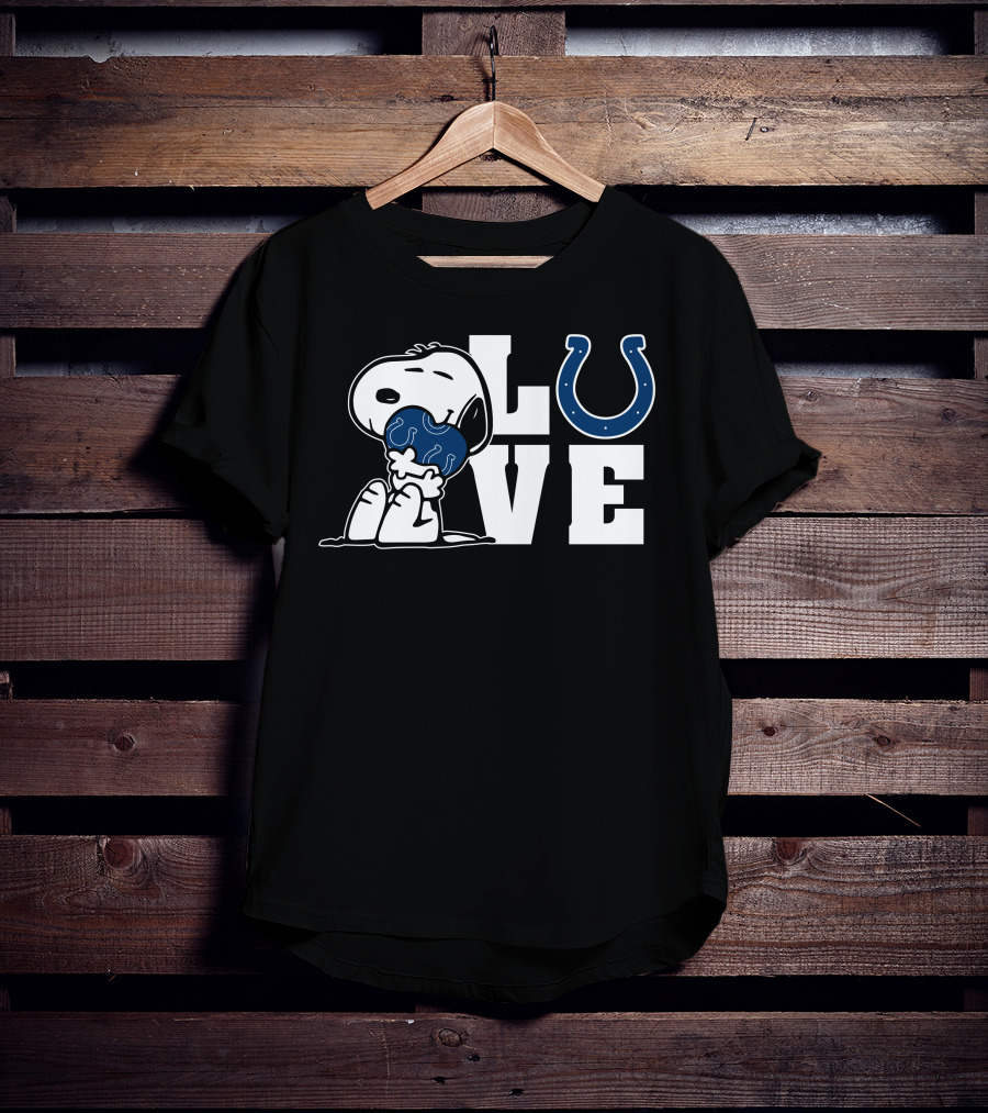 Snoopy Hugging Indianapolis Colts Horseshoe Love T-Shirt