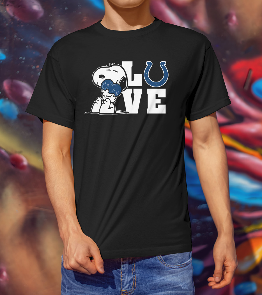 Snoopy Hugging Indianapolis Colts Horseshoe Love T-Shirt