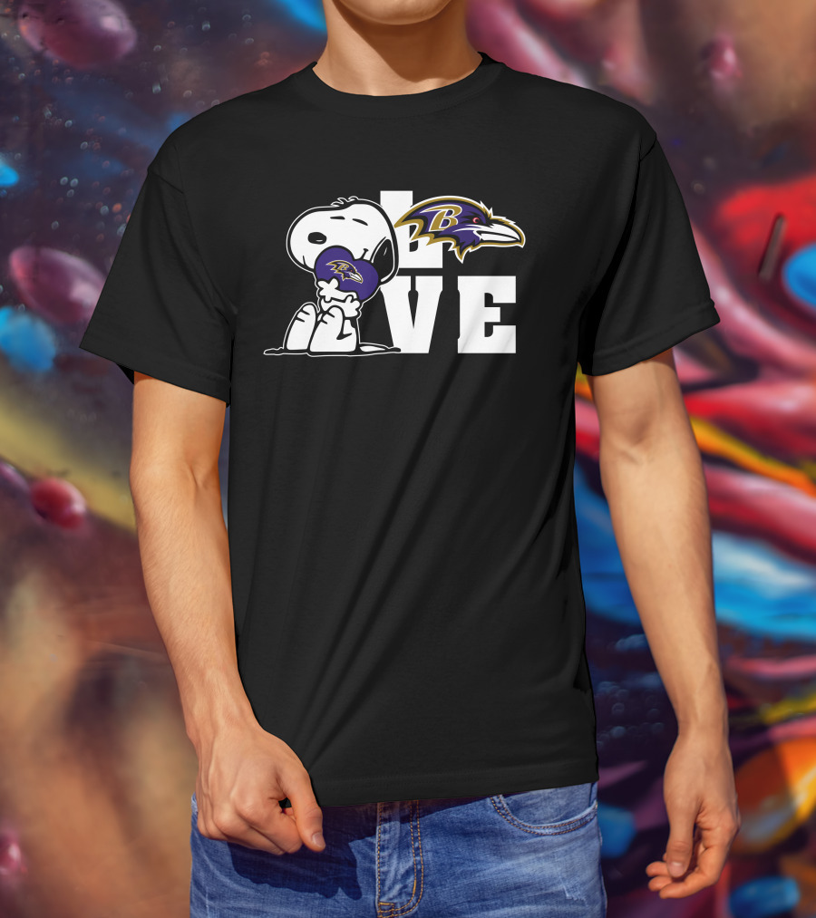 Snoopy Holding Baltimore Ravens Heart Love Ravens T-Shirt