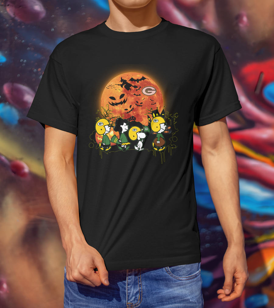 Green Bay Packers Halloween Peanuts Characters Under Full Moon T-Shirt
