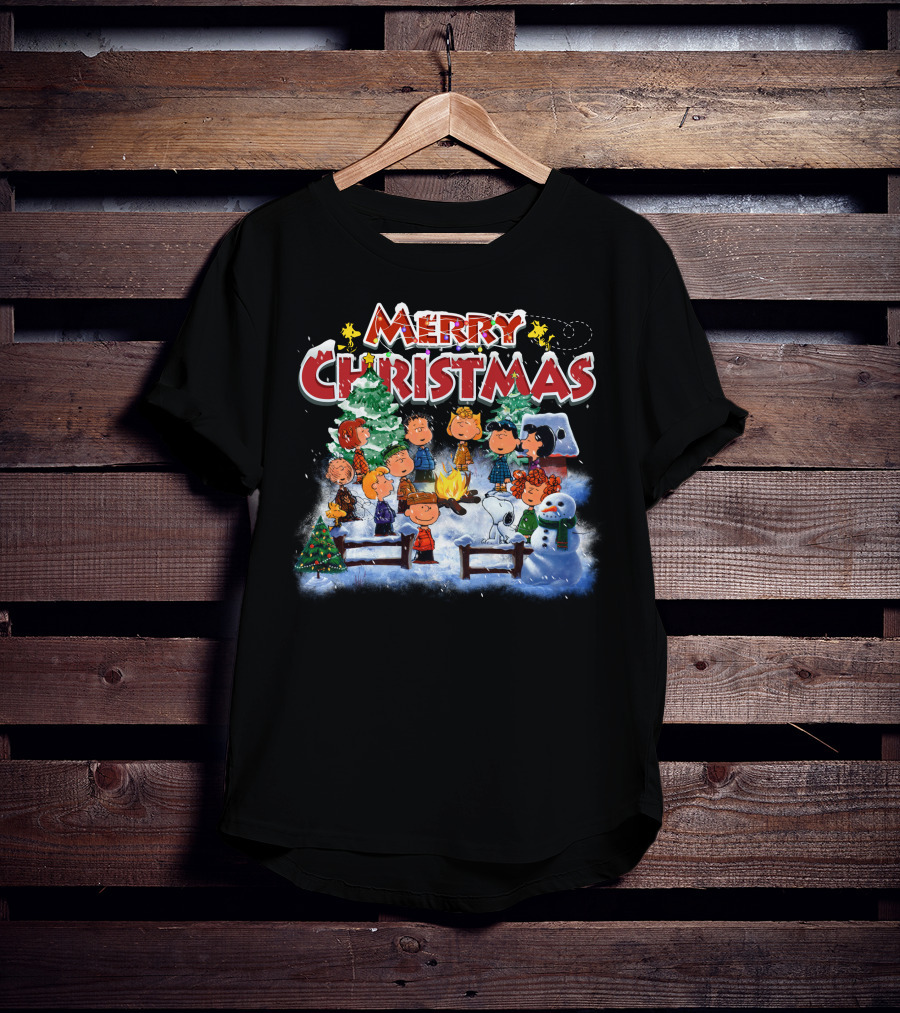 MERRY CHRISTMAS Charlie Brown Snoopy Peanuts Campfire Snowman T-Shirt