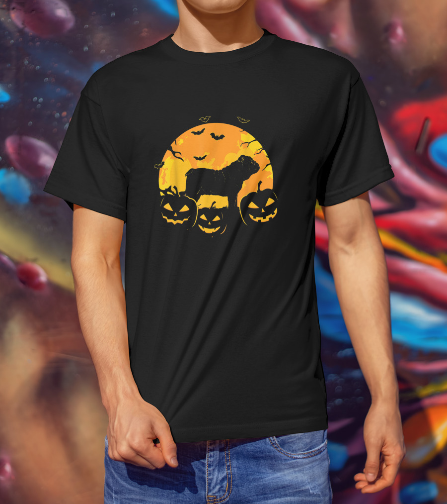 Halloween English Bulldog With Jack O Lanterns And Bats In Pumpkin Moon T-Shirt