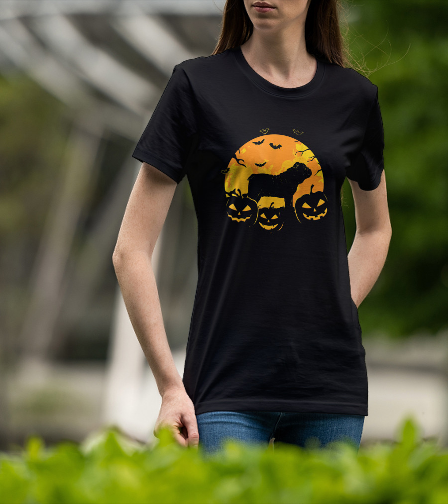 Halloween English Bulldog With Jack O Lanterns And Bats In Pumpkin Moon T-Shirt