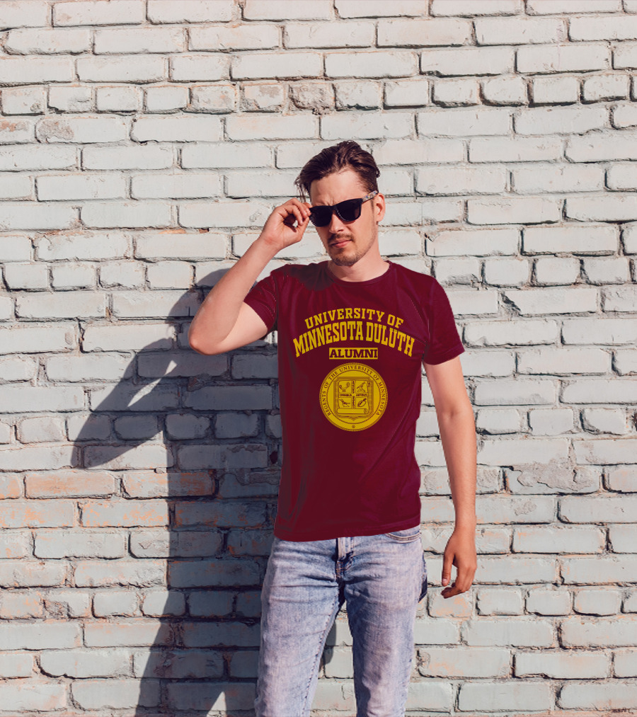 University Of Minnesota Duluth Alumni Regents Omnibus Artibus T-Shirt