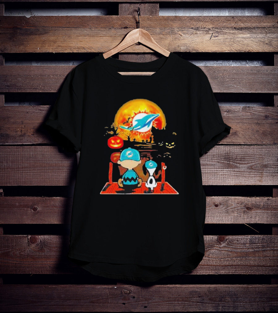 Snoopy Charlie Brown Miami Dolphins Halloween Pumpkin Moon T-Shirt