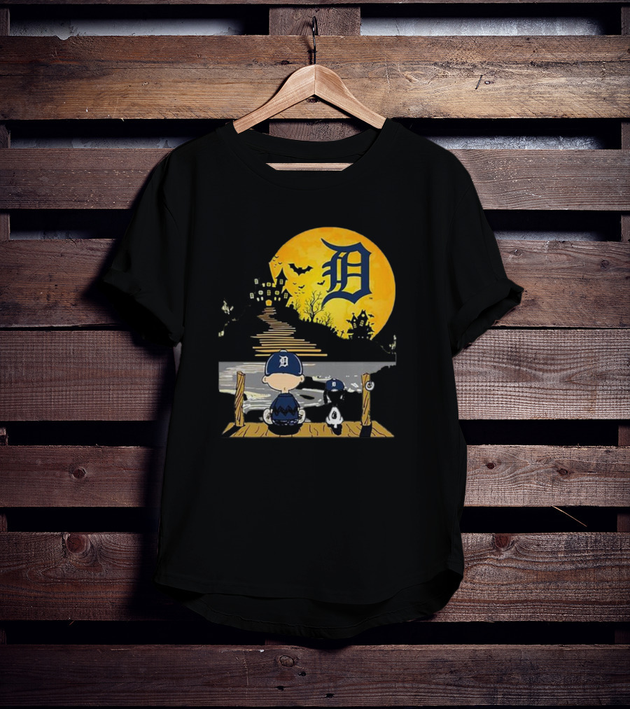 Snoopy Charlie Brown Detroit Tigers Halloween Moon Scene T-Shirt