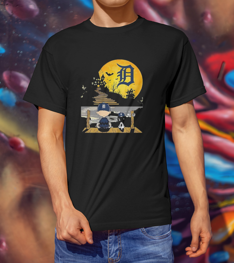 Snoopy Charlie Brown Detroit Tigers Halloween Moon Scene T-Shirt