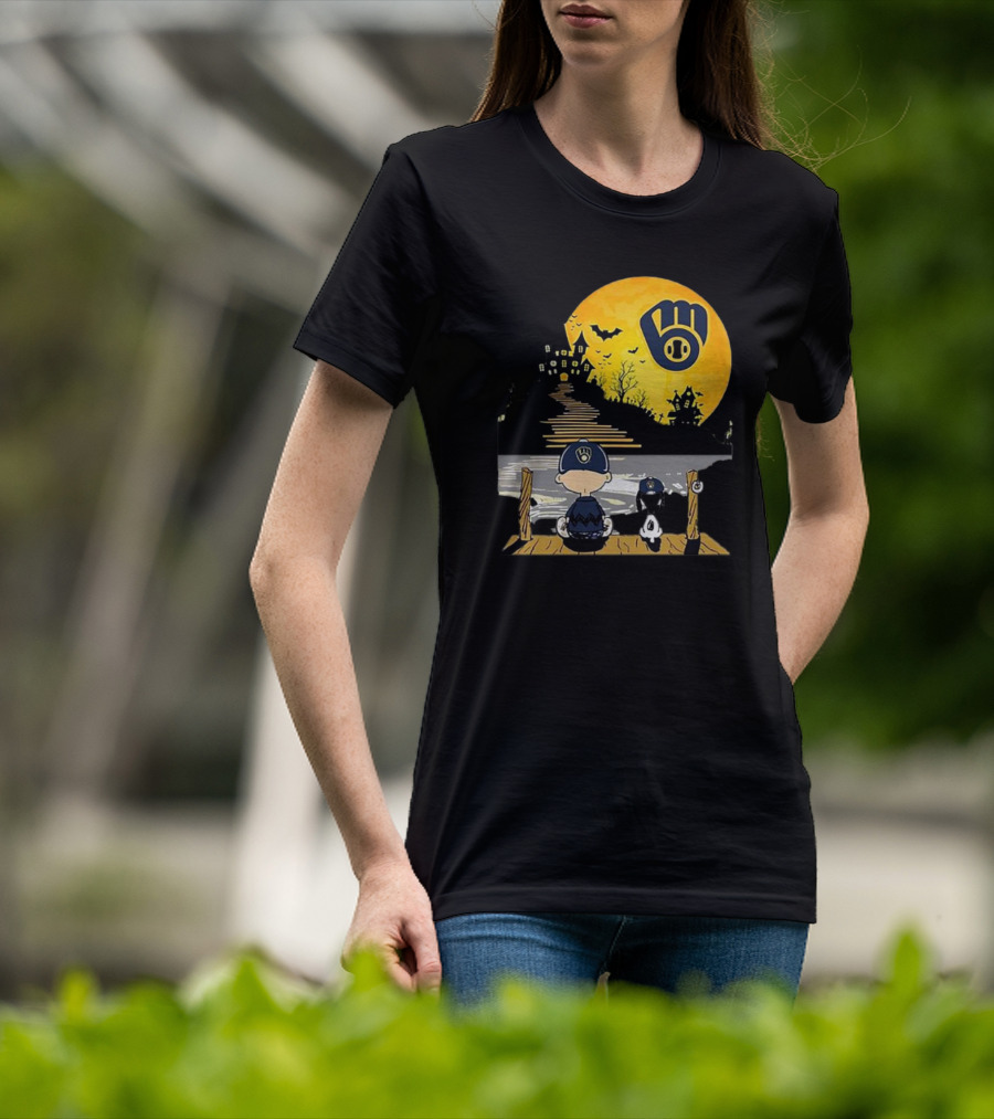 Snoopy Charlie Brown Under Moon Milwaukee Brewers Halloween Mansion Bats T-Shirt