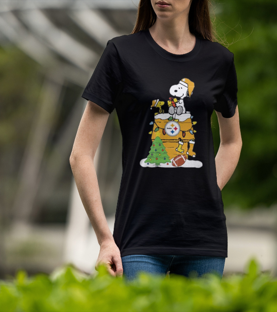 Snoopy And Pittsburgh Steelers Christmas Chimney Scene With Woodstock And Holiday Decorations T-Shirt