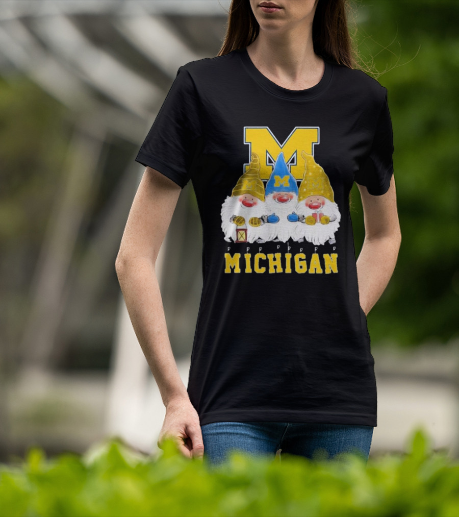 Michigan Wolverines Gnomes Merry Christmas T-Shirt