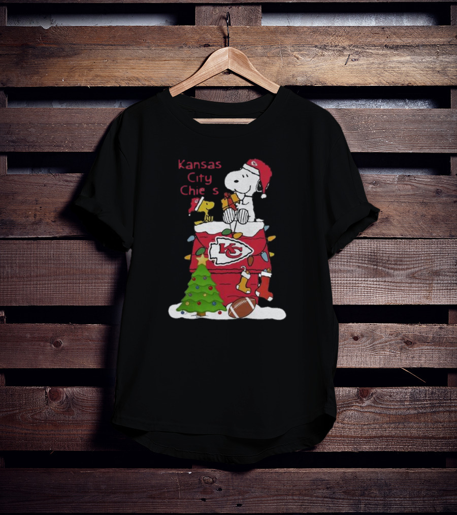 Kansas City Chiefs Christmas Snoopy And Woodstock Santa Scene T-Shirt