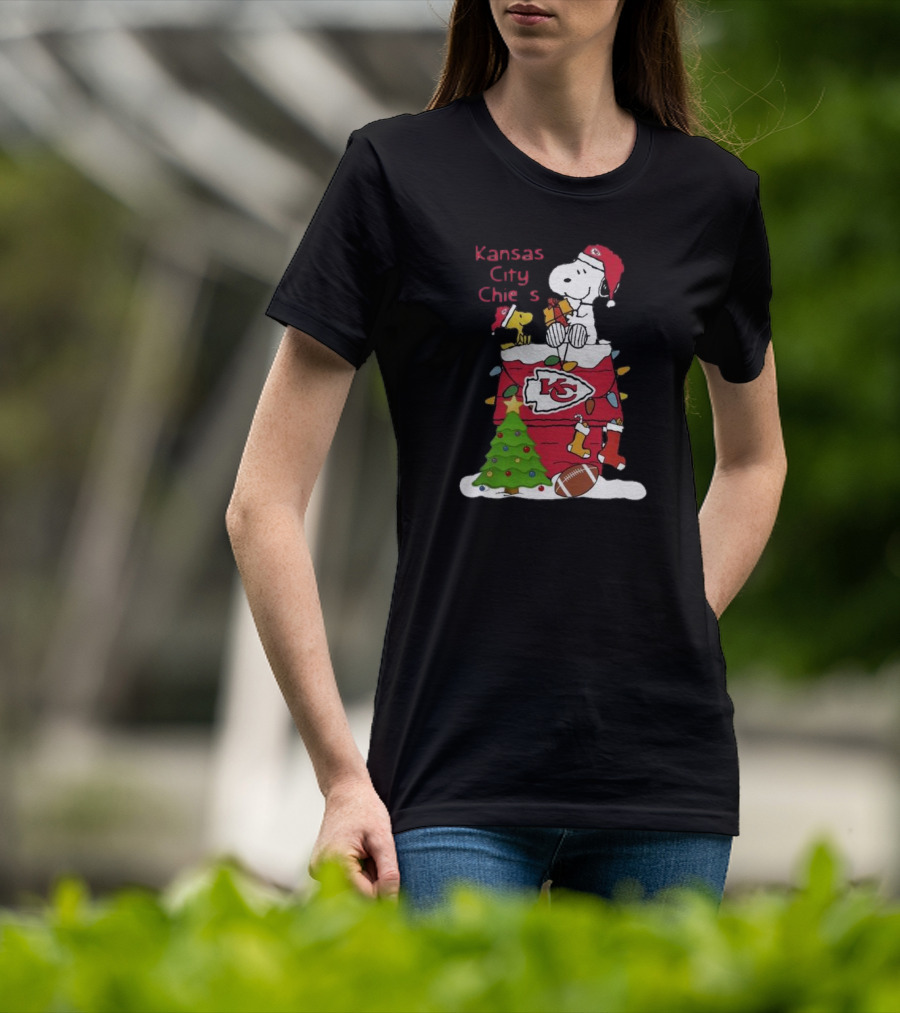 Kansas City Chiefs Christmas Snoopy And Woodstock Santa Scene T-Shirt