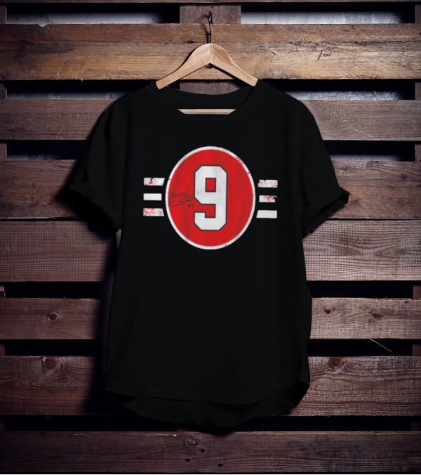 Chicago Blackhawks Bobby Hull Signed Number 9 T-Shirt
