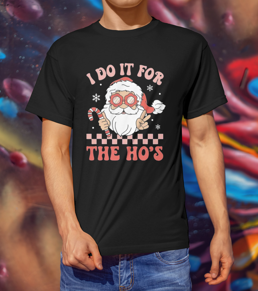 I Do It For The Ho’s Funny Christmas Santa With Candy Cane And Peace Sign T-Shirt