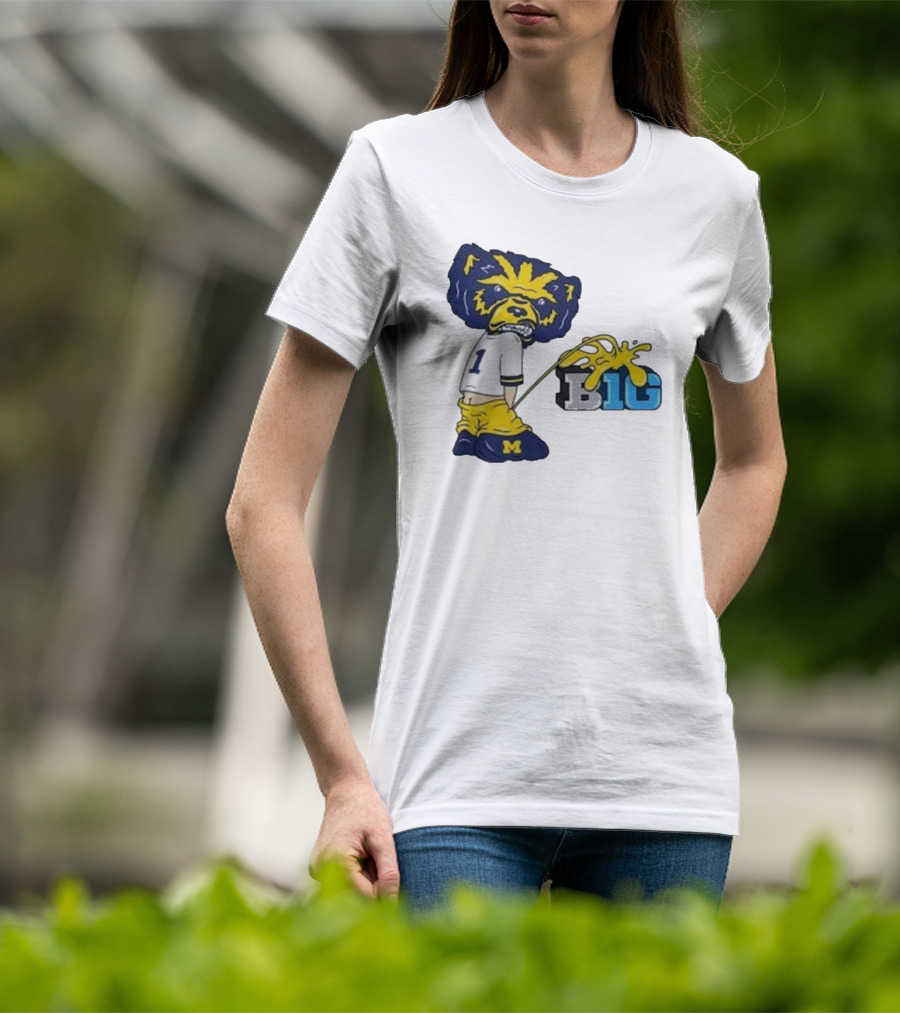 MI Wolverine Mascot Pissing On Big Ten Logo T-Shirt
