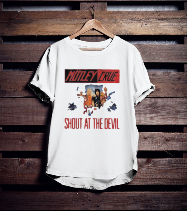 Mötley Crüe Shout At The Devil Classic Album Cover T-Shirt