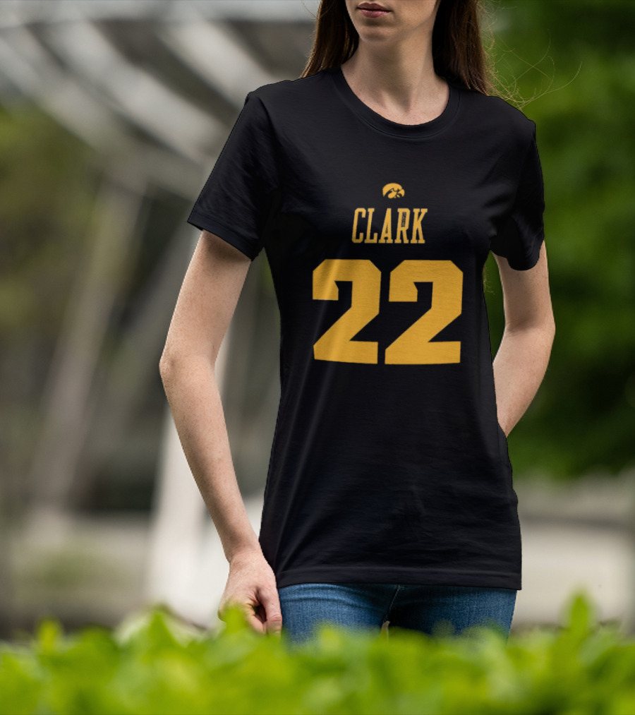Caitlin Clark Iowa Hawkeyes 22 Record Breaking T-Shirt