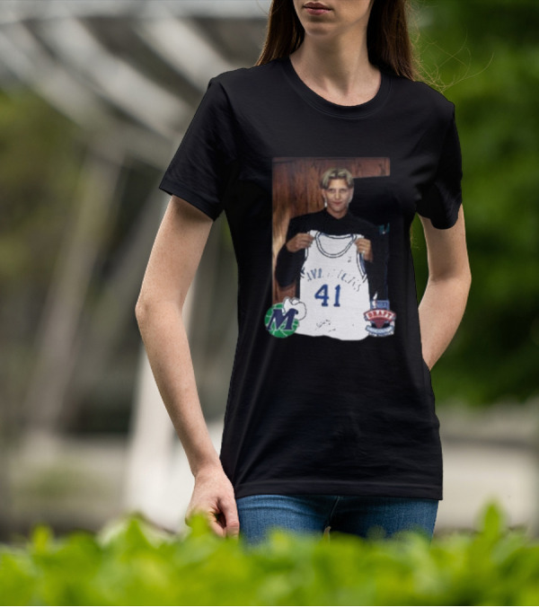 Luka Doncic Dirk Nowitzki Mavericks 41 NBA Draft Jersey Photo T-Shirt