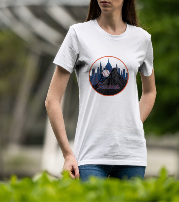 New York Met Fan Forever Skyline Baseball Statue T-Shirt