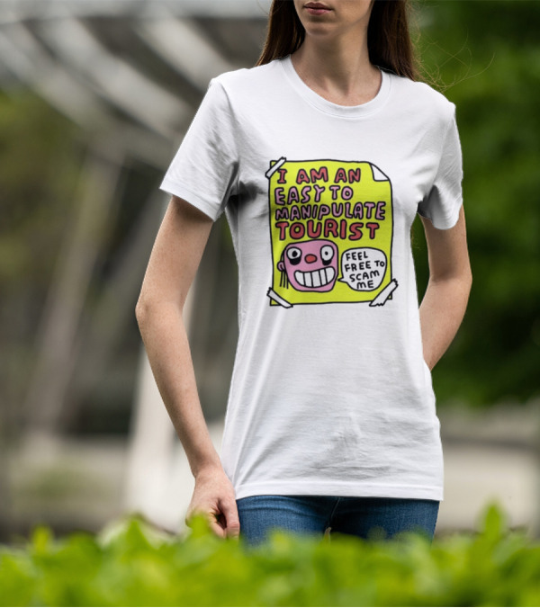 I Am An Easy To Manipulate Tourist Feel Free To Scam Me Bold Comic T-Shirt