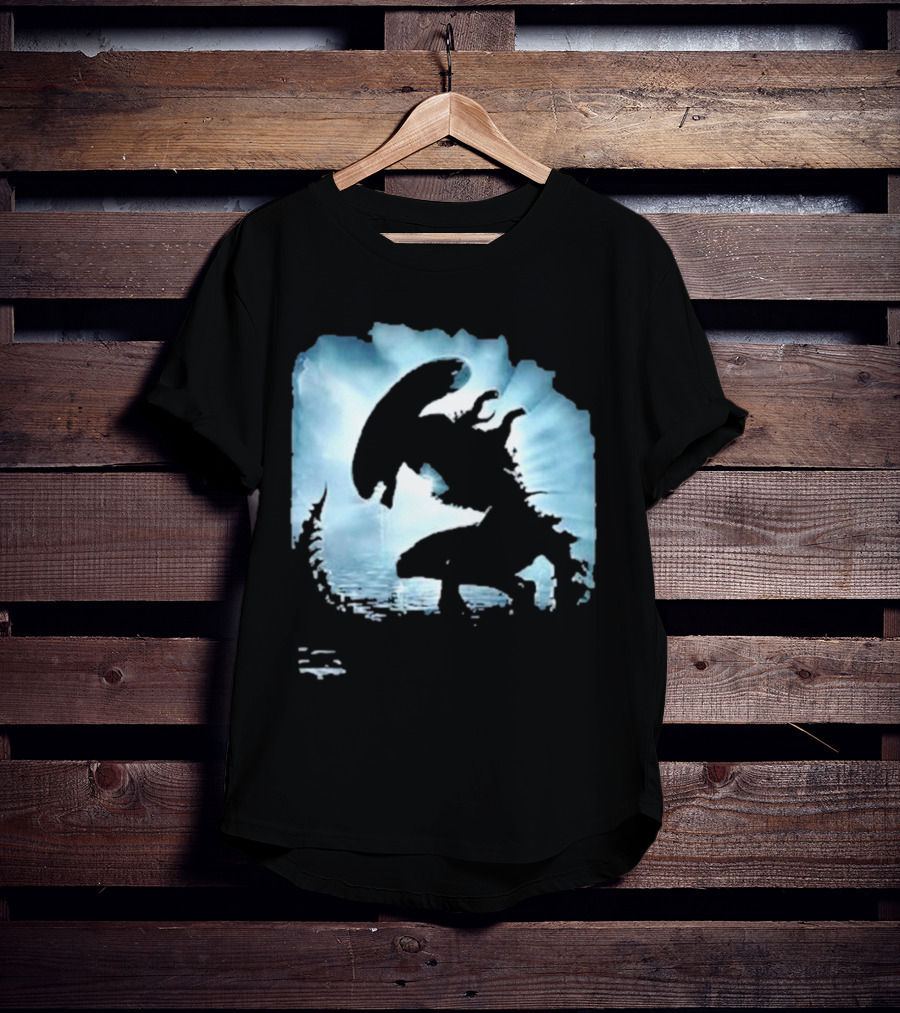 Alien Romulus Silhouette Against Oceanic Horizon 89 Rotten Tomatoes Debut T-Shirt