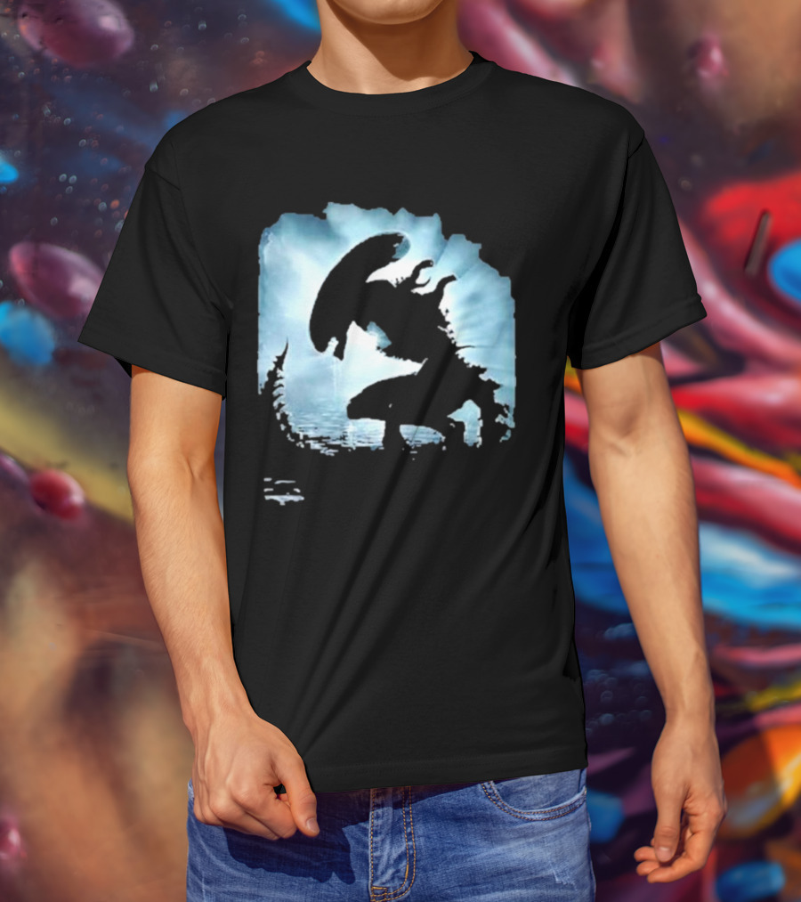 Alien Romulus Silhouette Against Oceanic Horizon 89 Rotten Tomatoes Debut T-Shirt