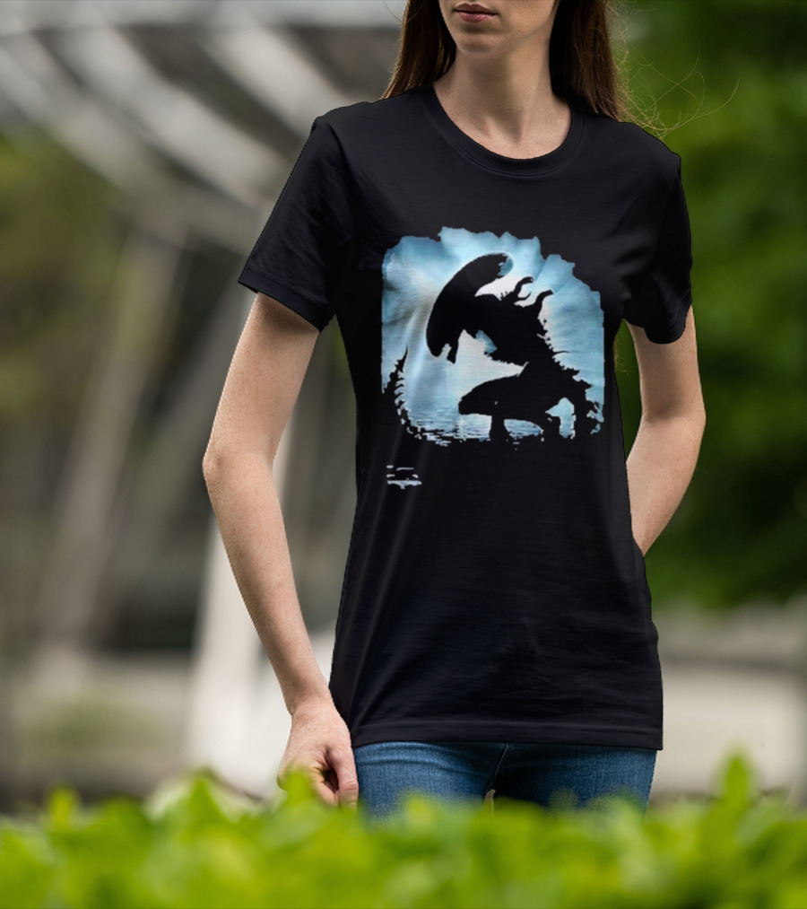 Alien Romulus Silhouette Against Oceanic Horizon 89 Rotten Tomatoes Debut T-Shirt