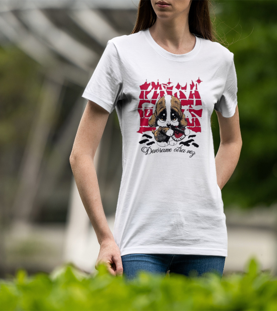 Coqueton Graffiti Style Devorame Otra Vez Puppy Holding Heart T-Shirt