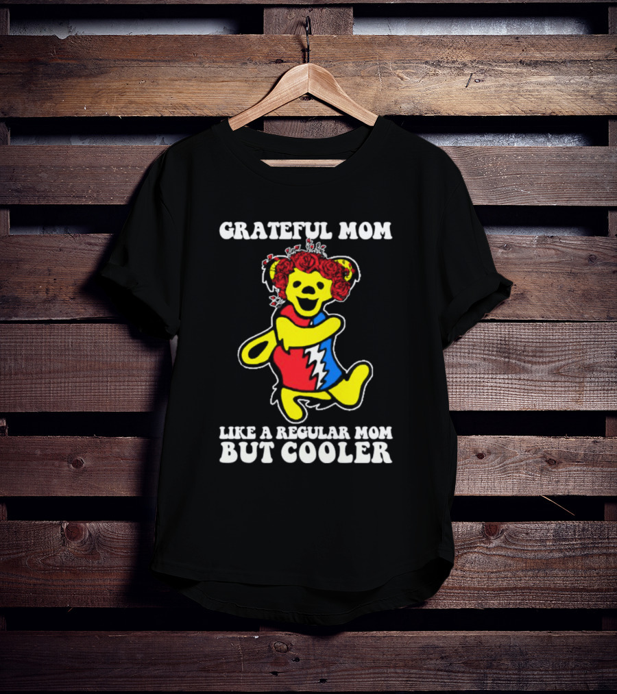 Grateful Mom Like A Regular Mom But Cooler Dancing Bear Roses T-Shirt