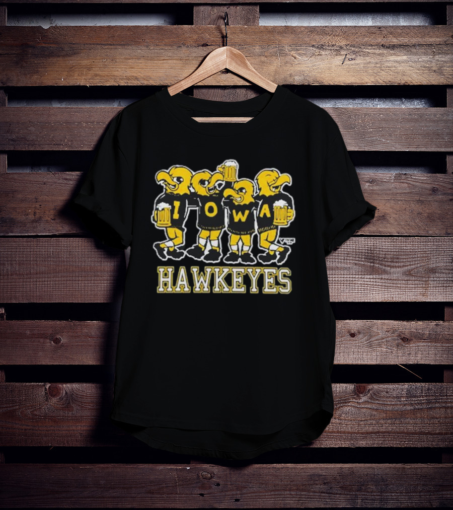 Vintage Iowa Hawkeyes Drinking Eagle Mascots T-Shirt