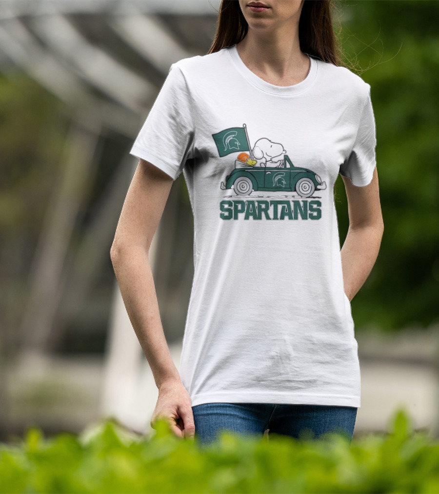 Spartans Peanuts Snoopy Woodstock Car Cartoon Sports T-Shirt