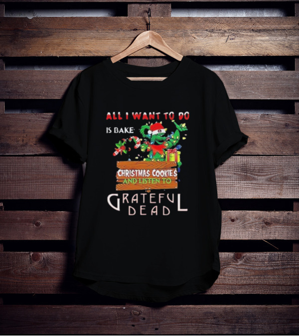 All I Want To Do Is Bake Christmas Cookies And Listen To Grateful Dead Bear Santa Hat T-Shirt