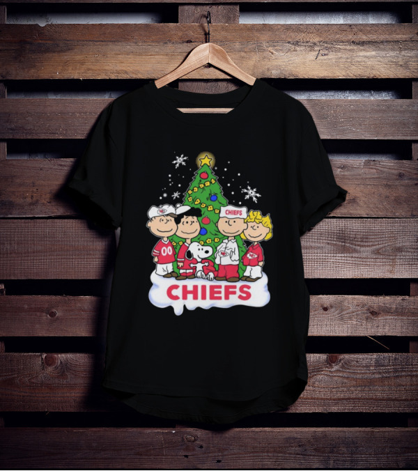 Kansas City Chiefs Snoopy Peanuts Christmas Tree Chiefs T-Shirt