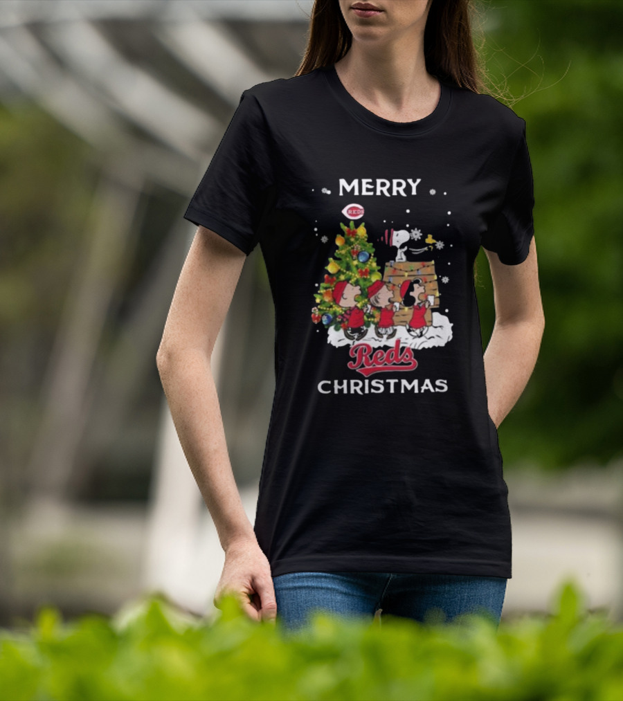 Merry Reds Christmas Cincinnati Snoopy And Friends T-Shirt