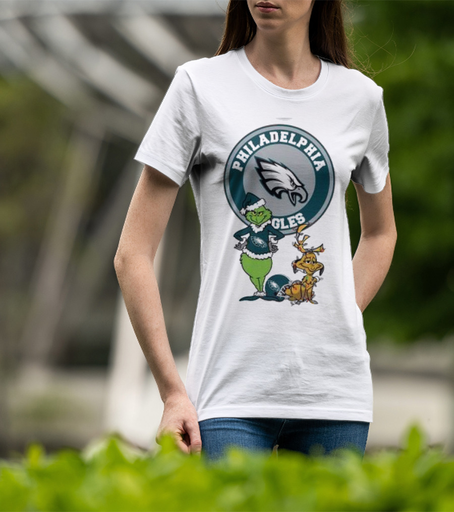 Grinch And Max Philadelphia Eagles Merry Christmas T-Shirt