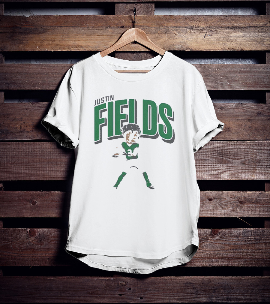 Justin Fields Caricature Greens And Grays Dynamic Pose T-Shirt