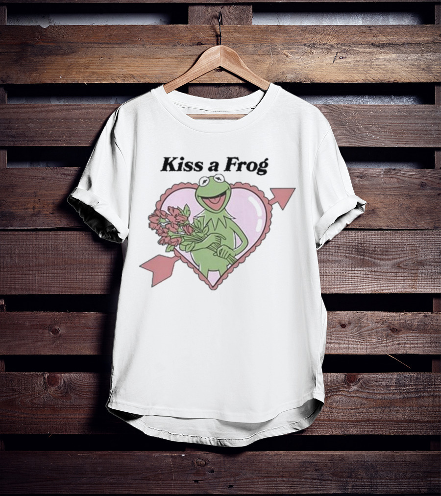 Kiss A Frog Kermit Heart And Roses T-Shirt