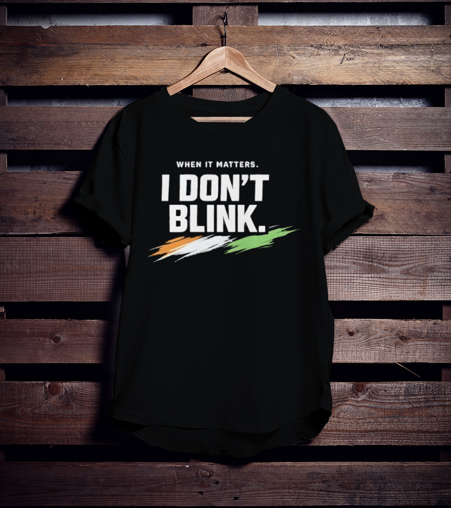 When It Matters I Don't Blink Bold Text With Orange White Green Brush Strokes T-Shirt
