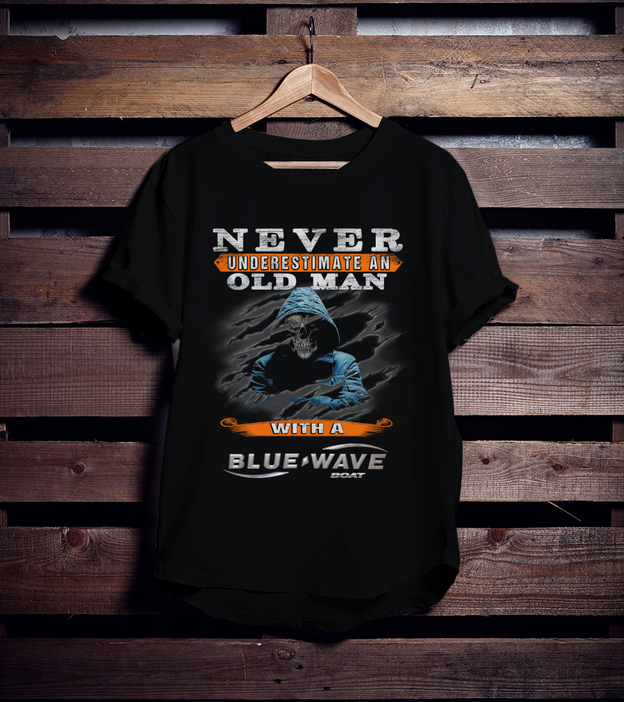 NEVER UNDERESTIMATE AN OLD MAN WITH A BLUE WAVE BOAT T-Shirt